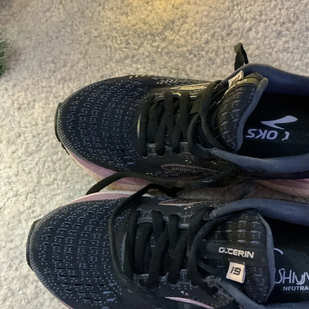 Brooks Women's Black and Light Pink Running Shoes - Picture 3 of 8